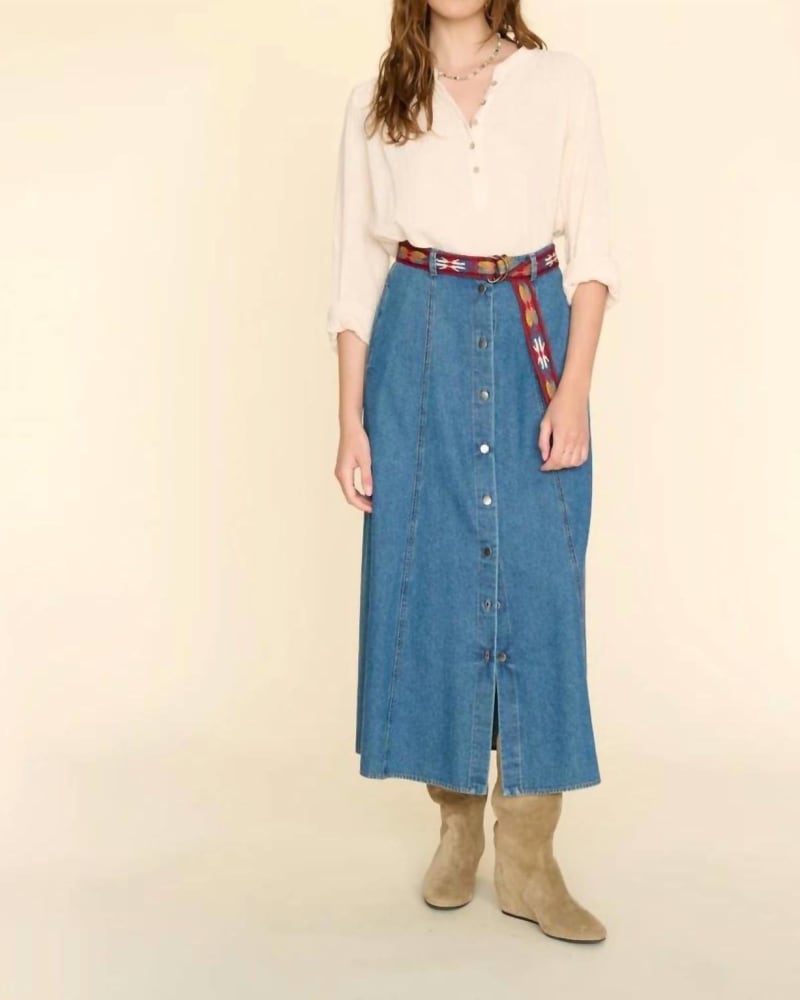 Front of a model wearing a size L Spence Skirt in Nightingale in Nightingale by XIRENA. | dia_product_style_image_id:340317
